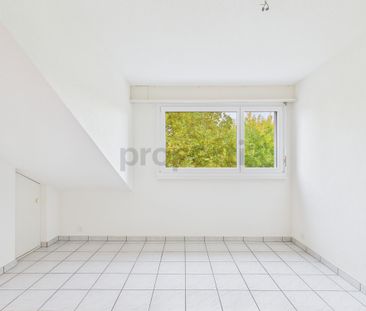Moderne 3.5-Zimmer-Dachwohnung an ruhiger Lage mit heller Wohnatmos... - Photo 6