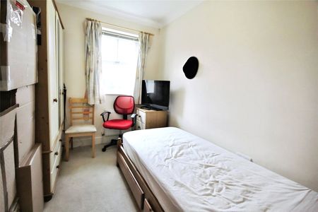 Victoria Mews, St. Judes Road, Englefield Green, Egham, TW20 0BF - Photo 2