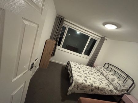 1 Bed Flat, Pendennis Road, BS16 - Photo 2