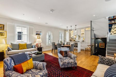 3 bedroom mews to rent - Photo 2