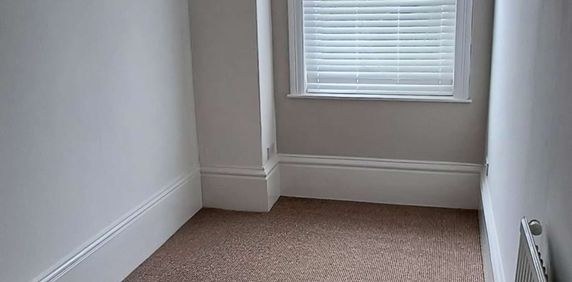 Beautifully refurbished shared house, quiet location - Photo 2