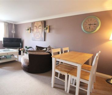 2 Bedroom - Bastins Close, Park Gate - Photo 3