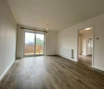 3 bedroom end of terrace house to rent - Photo 1