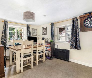 A charming three bedroom detached cottage situated in the picturesque village of East Kennett, c5 miles to the west of Marlborough. - Photo 1