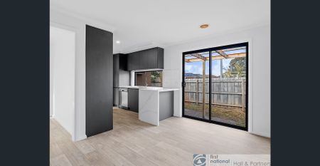 Beautifully Renovated 2 Bedroom Unit - Photo 3