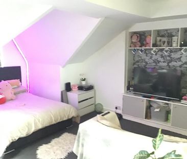 Flat 3, Armley Ridge Road, Leeds - Photo 2