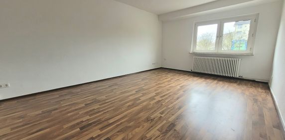 Schöne 2-Zimmer-Wohnung mit Balkon und großer Küche! - Photo 2
