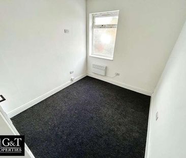 Long Lane, Halesowen, B62 - Photo 2