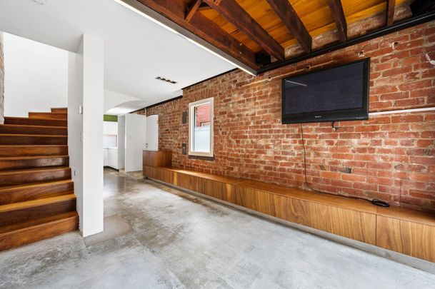 ARCHITECTURALLY DESIGNED STABLE CONVERSION - Photo 1