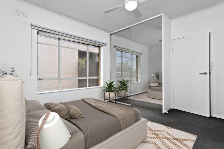 Homely abode in the heart of St Kilda - Photo 3