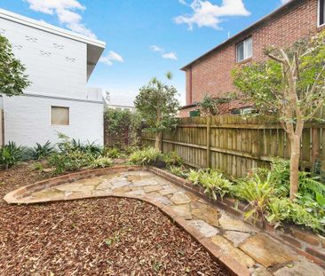 Large One Bedroom Garden Apartment in the Heart of Mosman - Photo 5