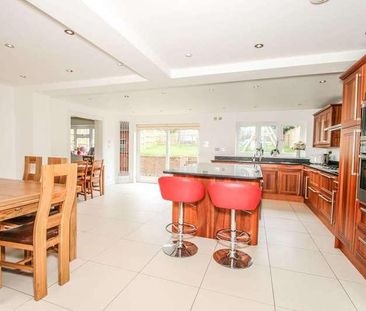 Great Oaks Park, Burpham, GU4 - Photo 5