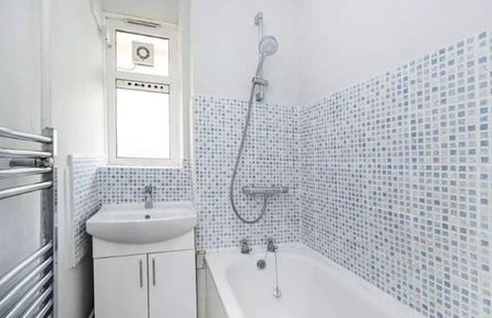 3 bedroom flat to rent - Photo 2