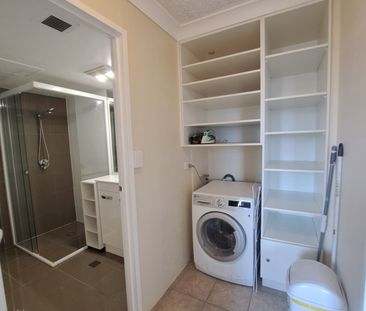 Southport Broadwater gorgeous modern unit with water views! - Photo 6