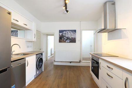 1 bedroom in a house share to rent - Photo 5