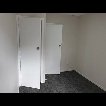 3 Bedroom in the heart of One Tree Hill + Parking - Photo 1