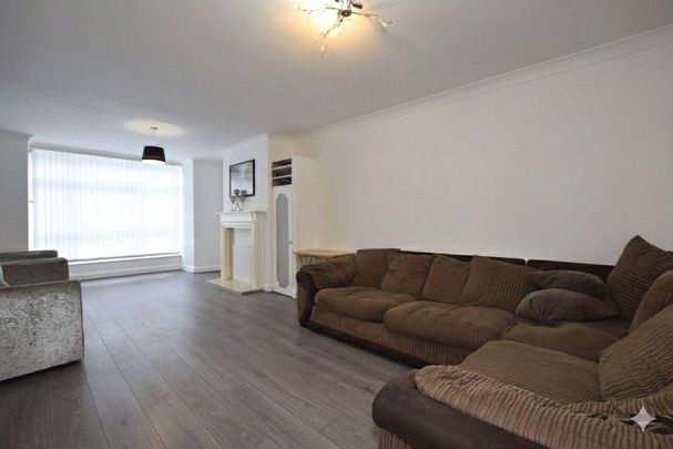 3 bedroom end of terrace house to rent - Photo 1