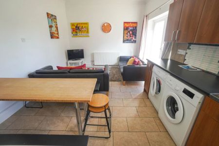 To Rent Heron Court Road, Charminster, Bournemouth, BH3 £3,570 pcm Tenancy Info - Photo 2