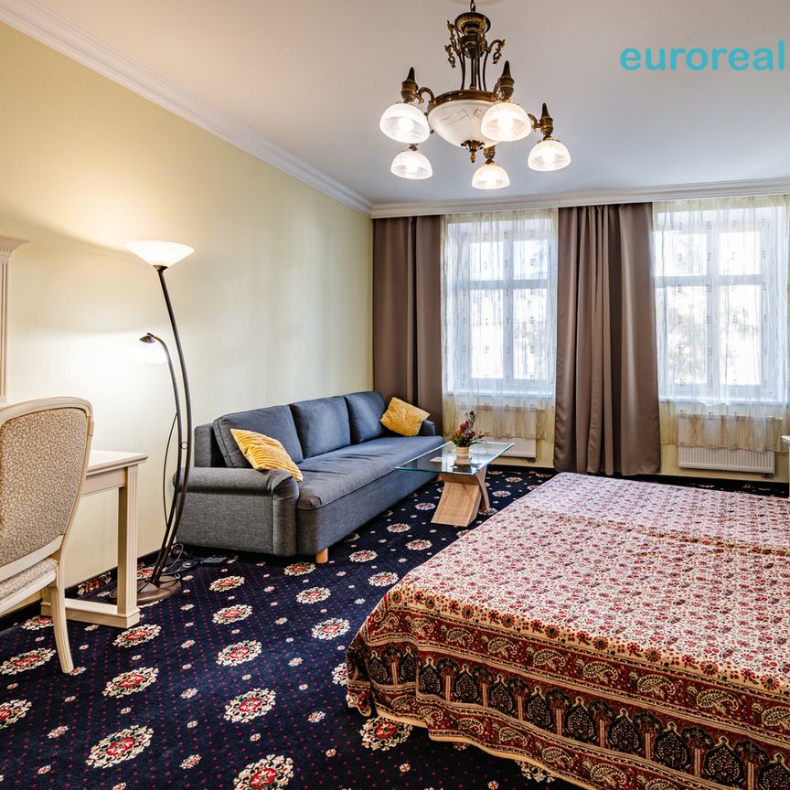 Pronájem bytu 2+1 65 m², Libušina 443, Karlovy Vary - Fotografie 1