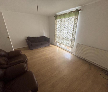 3 bedroom end of terrace house to rent - Photo 2