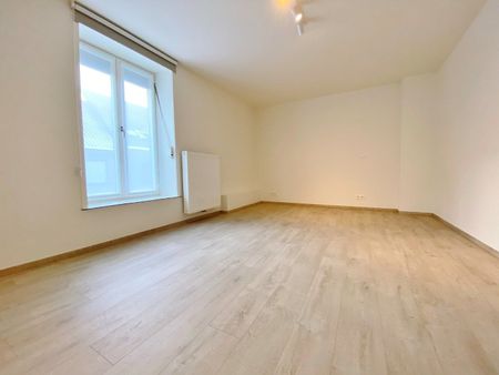 Vernieuwde woning met garage, tuin en uitweg in de dorpskern. - Photo 4