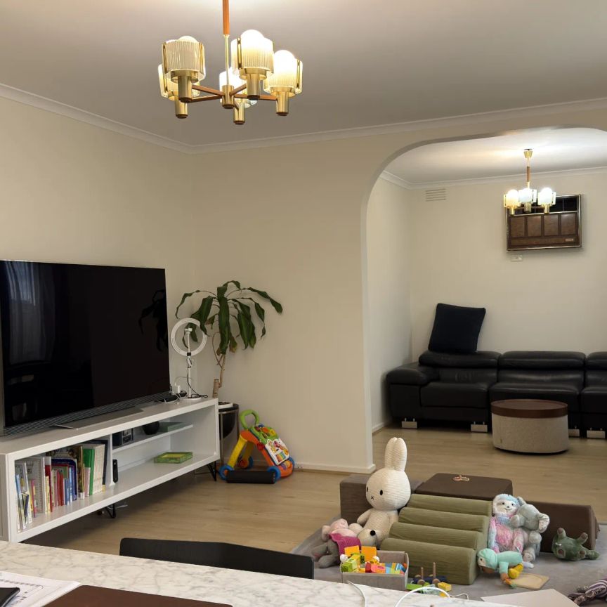 Single-Level Living in Prime Doncaster Location - Photo 1