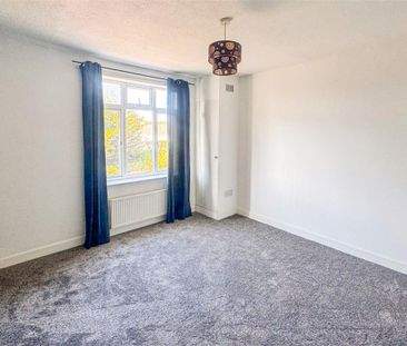 3 bed House - Mid Terrace To Let - Photo 3