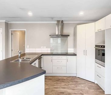 ADDINGTON - THREE BEDROOMS, TWO BATHROOMS, SINGLE GARAGE - Photo 2