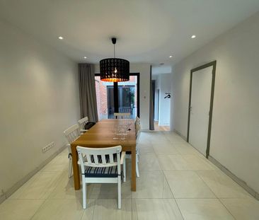 OORDEGEM - Gerenoveerde rijwoning met tuin. - Photo 5