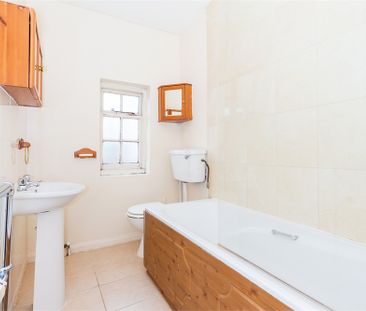 1 bed flat to rent in London End, Beaconsfield, HP9 - Photo 2