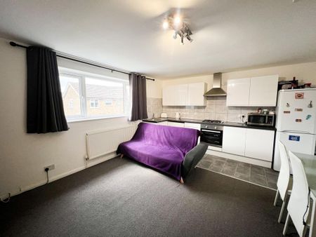2 bedroom flat to rent - Photo 2