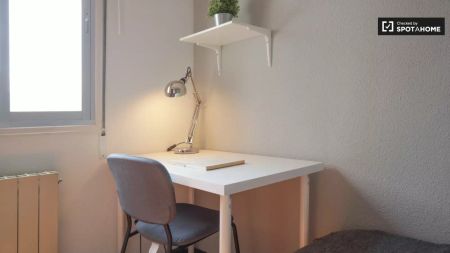 3-bedroom apartment for rent in Aluche. - Photo 2