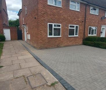 8 bedroom terraced house to rent - Photo 1