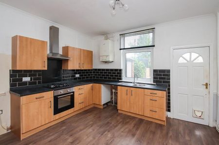2 bedroom terraced house to rent - Photo 2