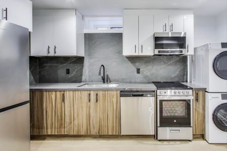 For Lease - 18 Springhurst Avenue Unit# 3, Toronto, Ontario - Photo 5