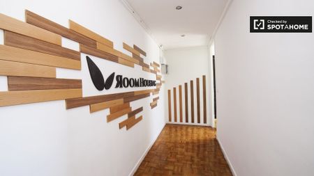 barcelona, Catalonia 08012 - Photo 3