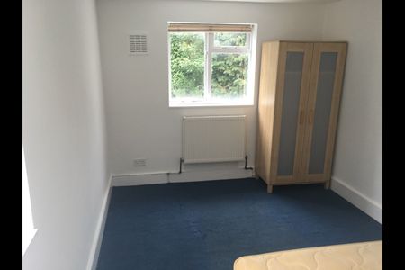 2 Bed Flat, Champion Road, SE26 - Photo 5