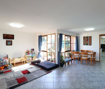 SPACE, STYLE, and QUALITY IN A FAMILY HOME !!! - Photo 3