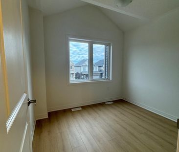 For Lease - 75 Sagewood Avenue, Barrie, Ontario - Photo 3