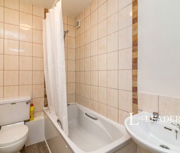 3 bedroom house to rent The Avenue, Lowestoft, Suffolk, NR33 - Photo 5