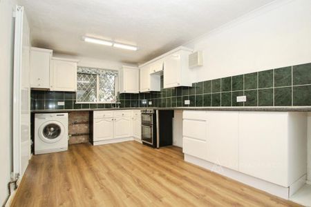 3 bedroom semi-detached house to rent - Photo 2