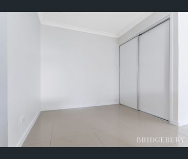 Modern low maintenance home in Perfect Location - Photo 3
