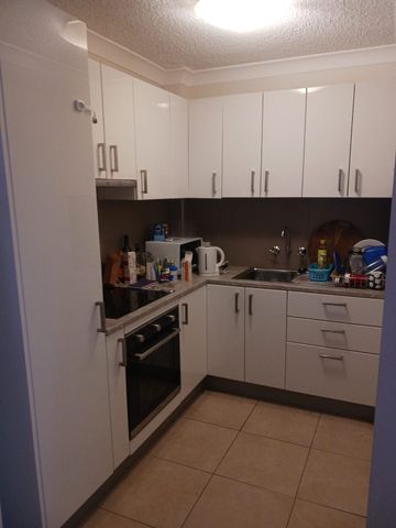 Room for rent, shared unit, furnished - Photo 5