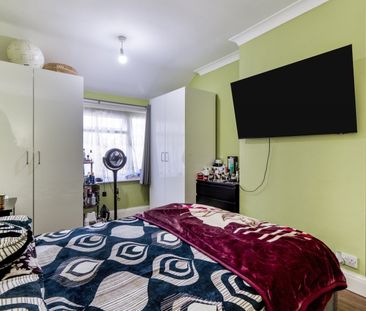 Terraced House to rent - Collindale Avenue, Erith, DA8 - Photo 2