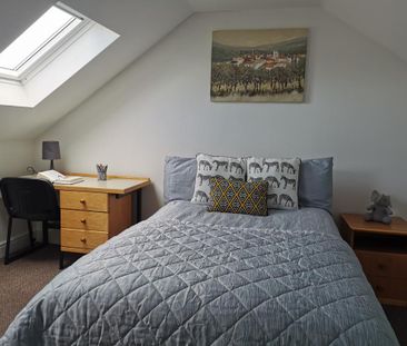 1 bedroom in a house share to rent - Photo 2