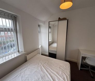 6 bedroom house to rent - Photo 1