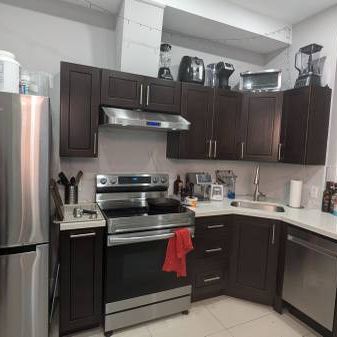 two bedroom apartment @College/Dufferin utilities included - Photo 1