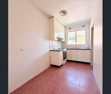 FRESHLY UPDATED 3 BEDROOMS UNIT IN THE PRIMIE LOCATION - Photo 5