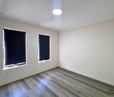 Brand new downstairs apartment in excellent location - Photo 2