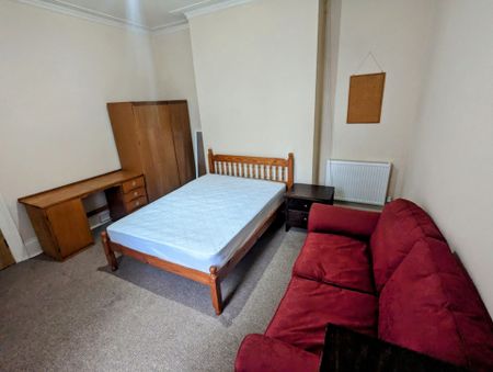 5 Bedroom House To Rent in Winton - £2,625 pcm Tenancy Info - Photo 5